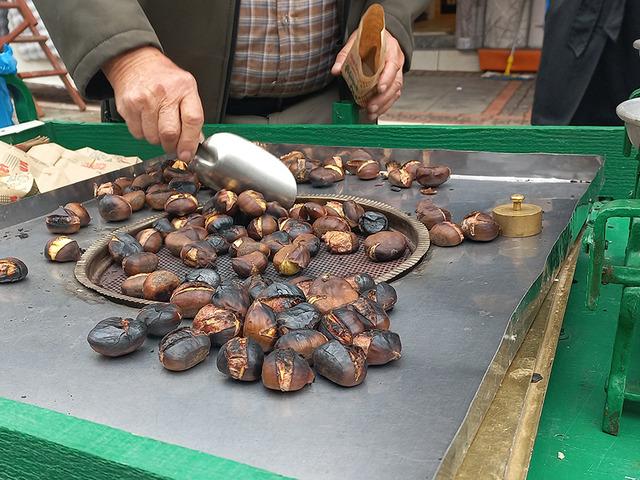 100 gramı 200 lira! Yarım asırlık kestane tezgahı: 50 yılını vermiş! 