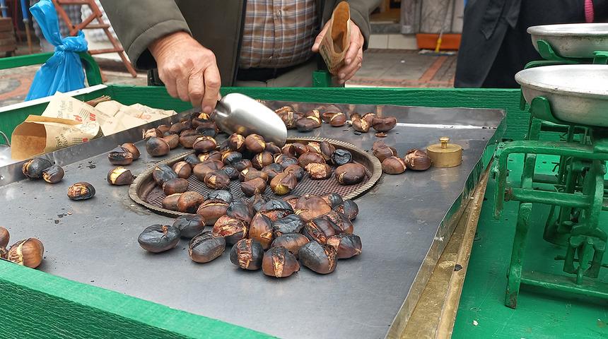 100 gramı 200 lira! Yarım asırlık kestane tezgahı: 50 yılını vermiş! 