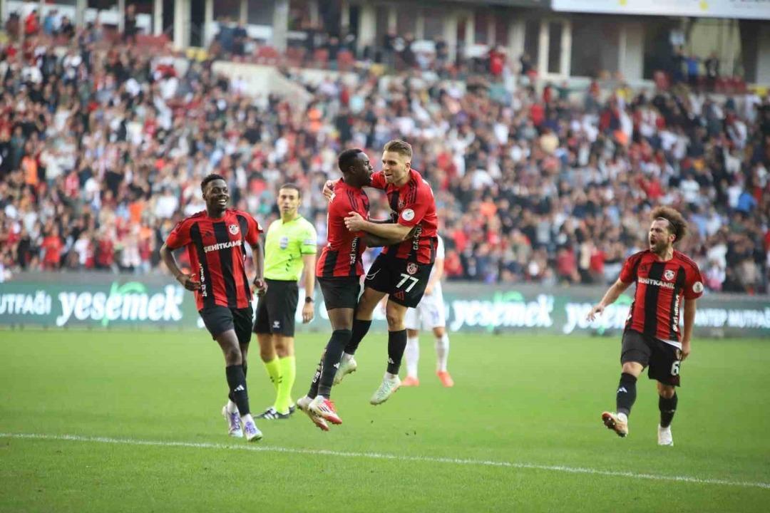 4 goll&uuml; ma&ccedil;ta kazanan &ccedil;ıkmadı! Gaziantep FK evinde &Ccedil;aykur Rizespor ile yenişmedi... 1