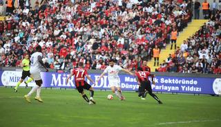 Süper Lig'de nefis maç! 4 gol var ama kazanan yok...