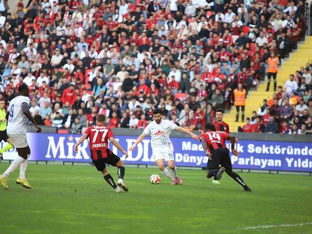 Süper Lig'de nefis maç! 4 gol var ama kazanan yok...
