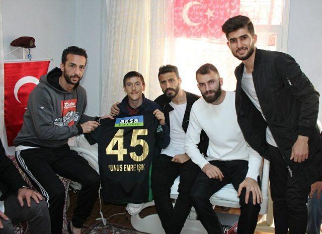 Akhisarspor'dan anlamlı ziyaret