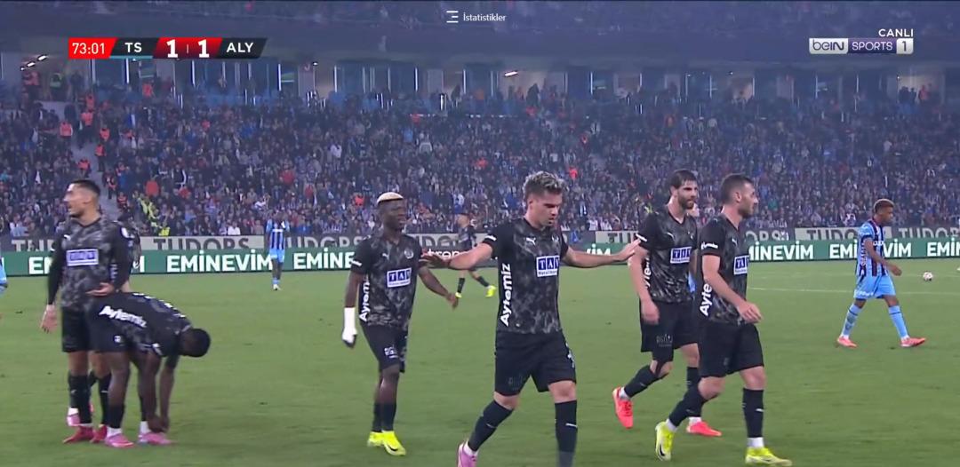 Trabzonspor deplasmanında Alanyaspor nefis bir gol buldu! Ianis Hagi resmen füze fırlattı... Babası Gheorghe Hagi ye göz kırptı... 3