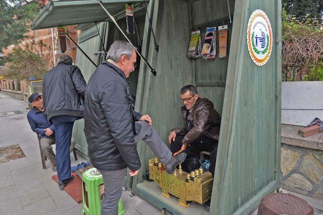 Ayakkabı boyacılarına özel kapalı kabin