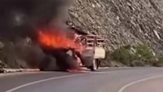 Hatay'da yangın! Kamyonet kullanılamaz hale geldi