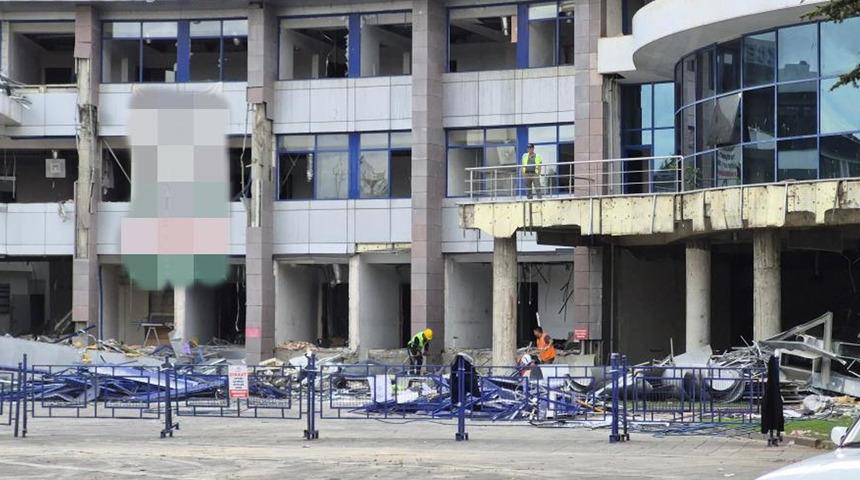 Yer: Düzce! Yıkım çalışması süren belediye binasında yangın