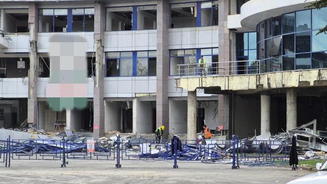 Yer: Düzce! Yıkım çalışması süren belediye binasında yangın