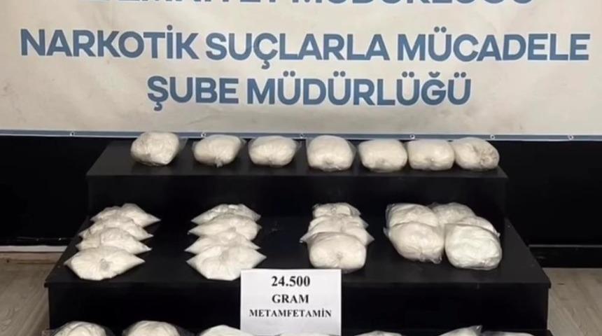 Hakkari'de 24 kilo 500 gram metamfetamin ele ge&ccedil;irildi