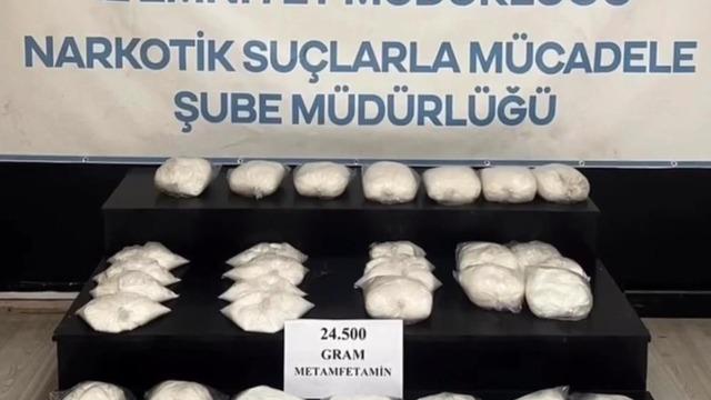 Hakkari'de 24 kilo 500 gram metamfetamin ele geçirildi
