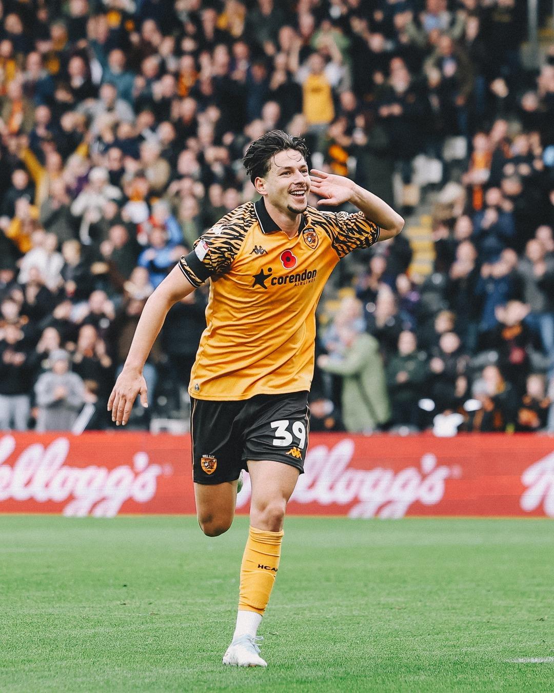 Acun Ilıcalı nın sahibi olduğu Hull City Premier Lig aşkına galibiyetlerini s&uuml;rd&uuml;r&uuml;yor! Portsmouth u Enis Destan ile ge&ccedil;tiler... 1