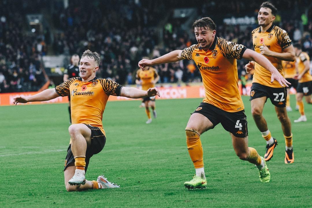 Acun Ilıcalı nın sahibi olduğu Hull City Premier Lig aşkına galibiyetlerini s&uuml;rd&uuml;r&uuml;yor! Portsmouth u Enis Destan ile ge&ccedil;tiler... 3