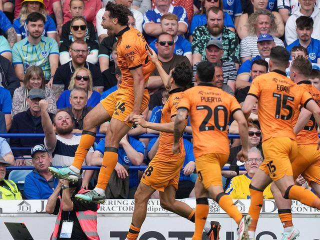 Acun Ilıcalı'nın sahibi olduğu Hull City Premier Lig aşkına galibiyetlerini sürdürüyor! Portsmouth'u Enis Destan ile geçtiler...