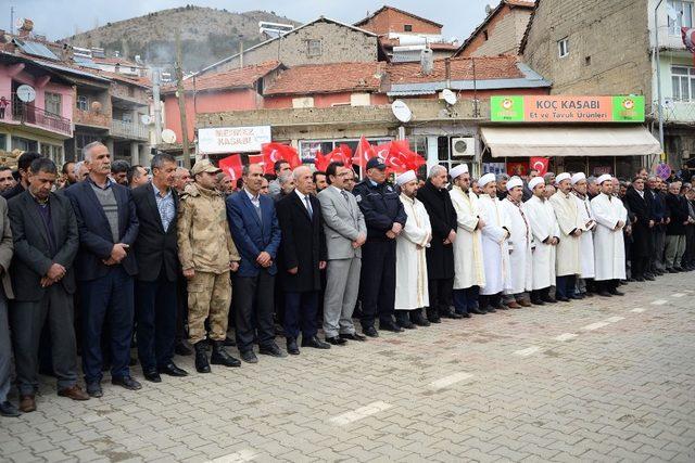 Şehitler için gıyabi cenaze namazı kılındı