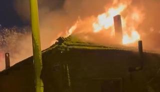 Manisa'da yangın! Alevlere teslim olan iki evde hasar oluştu