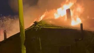 Manisa'da yangın! Alevlere teslim olan iki evde hasar oluştu