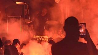 Galatasaray, Kocaeli’de coşkuyla karşılandı! Cimbom kamp kadrosunu belirledi...