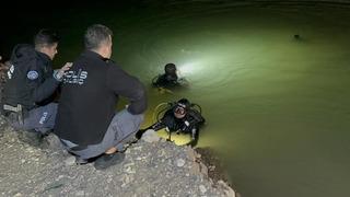 Gölete düşen kamyonet ekipleri harekete geçirdi