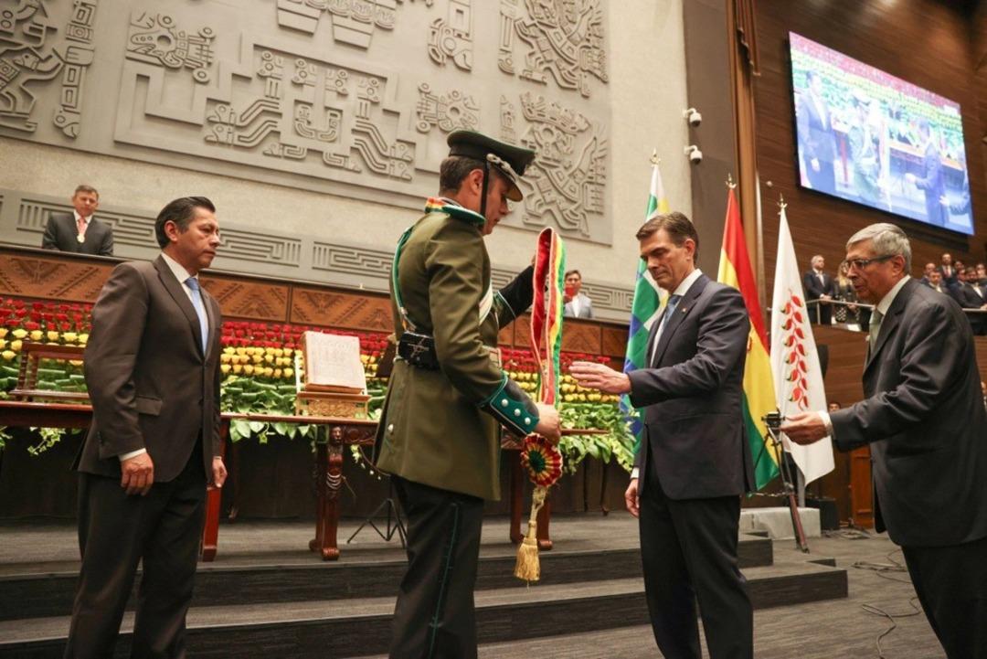 Yeni Bolivya Devlet Başkanı Paz yemin ederek göreve başladı 1