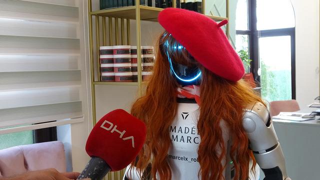 Çin'den güzellik merkezinde çalıştırılmak için robot getirildi: Değeri dudak uçuklattı! Sorulan sorulara sinirleniyor