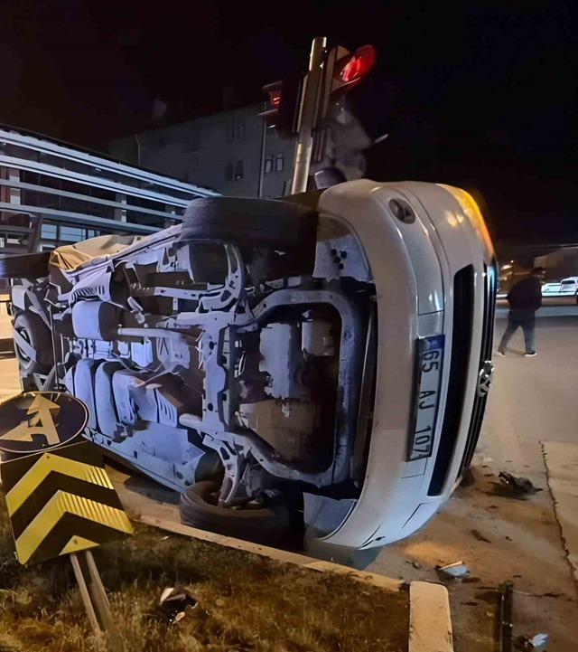 Van&rsquo;da trafik kazası: 3 yaralı 2