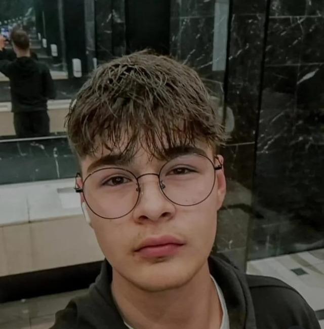 640xauto İkiye bölünen otomobil, genç arkadaşlara mezar oldu