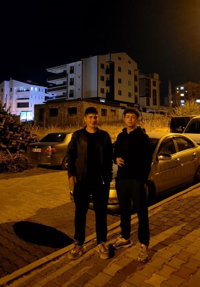 640xauto İkiye bölünen otomobil, genç arkadaşlara mezar oldu