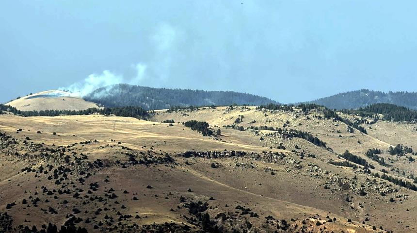 Kars'ta &ouml;rt&uuml; yangını! Yaklaşık 1,5 hektar alan zarar g&ouml;rd&uuml;