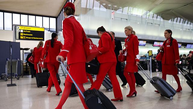 Hostesin akılalmaz olayı! Havada görev başında yaptı: Tam 12 şişe bitirmiş! Sınırdan 10 kat fazla alkollü çıktı