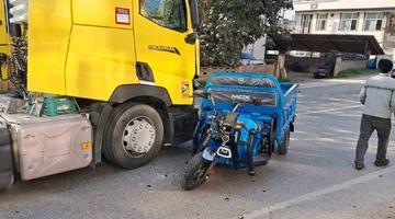 İznik’te elektrikli bisiklet ile tır çarpıştı: 1 yaralı