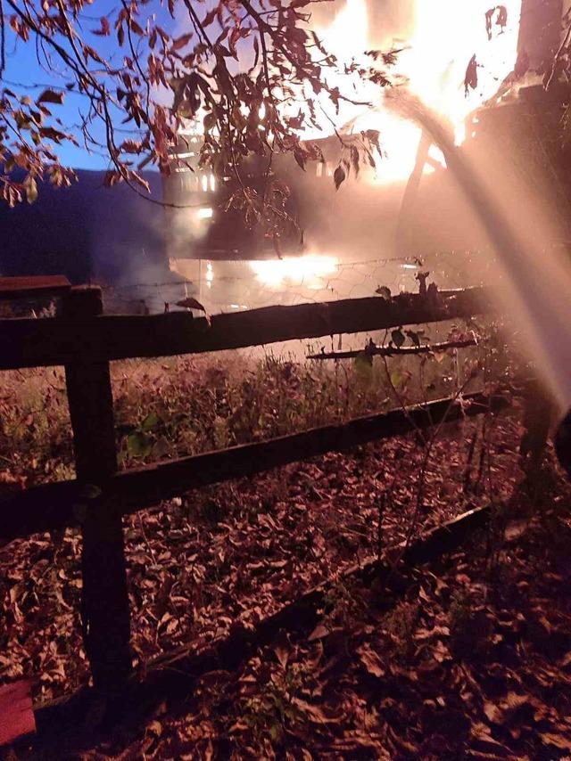 640xauto Alevlerin sardığı ahşap ev tamamen yandı: 2 yaralı