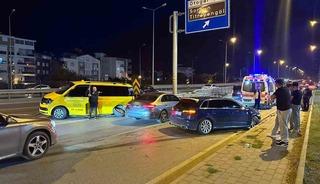 Manavgat’ta otomobil ile ticari taksi çarpıştı: 2 yaralı