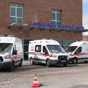 Güzel avrat otunu ıspanak diye yiyince hastanelik oldular