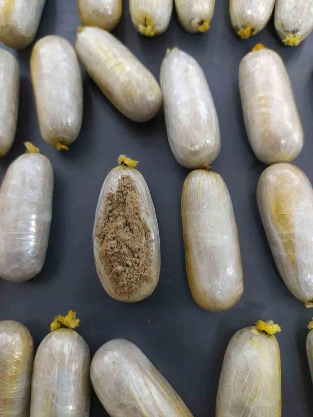 Uşak’ta midelerinde eroin taşıyan iki şüpheli tutuklandı 2