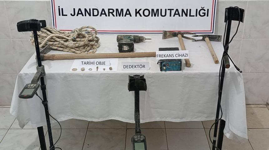 Jandarmadan ka&ccedil;ak kazıya su&ccedil;&uuml;st&uuml;