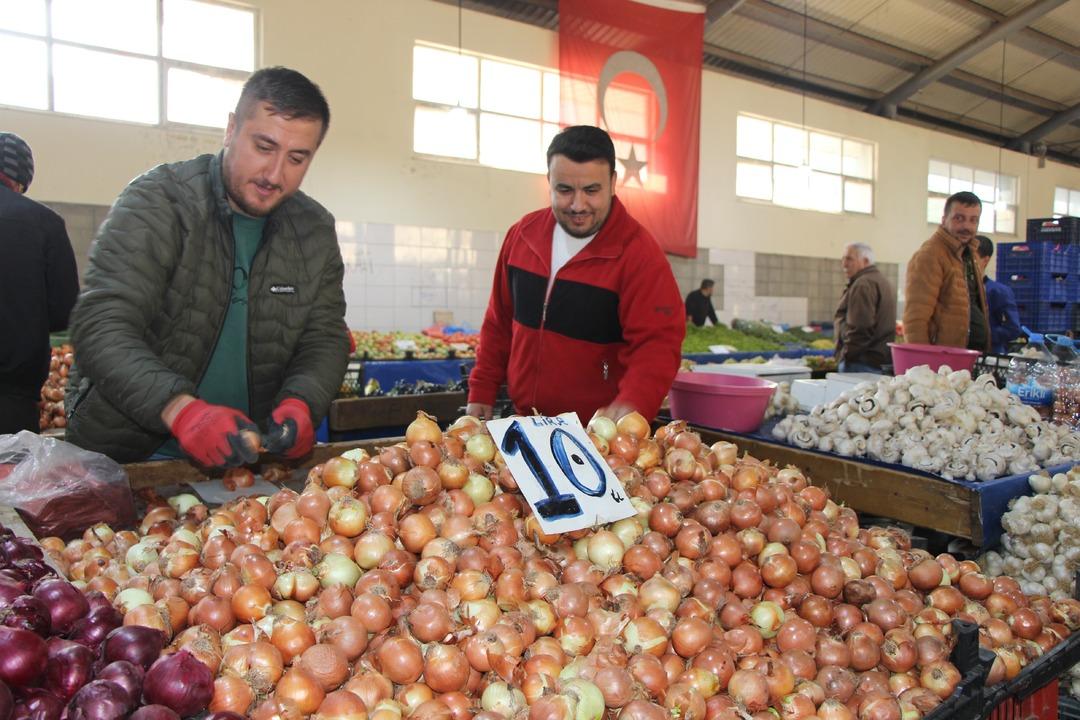 Fiyatı 7 aydır 10 TL Sudan ucuz Türkü söyleyerek dile getirdi 1