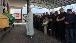 Evinde bıçaklanmış halde ölü bulundu! Cenazesi toprağa verildi