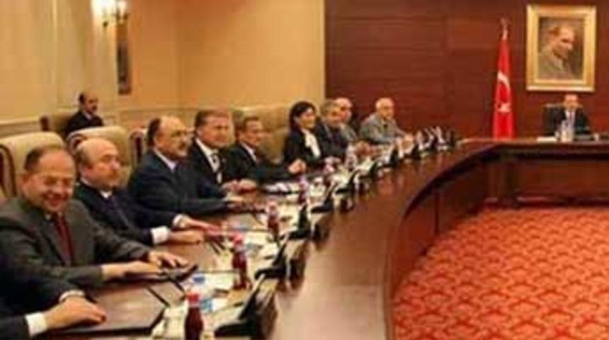 Bakan yardımcılarına 10 bin lira maaş