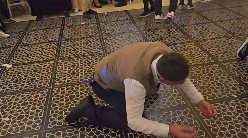 İhtiyar delikanlılar pistte gen&ccedil;lere taş &ccedil;ıkardı