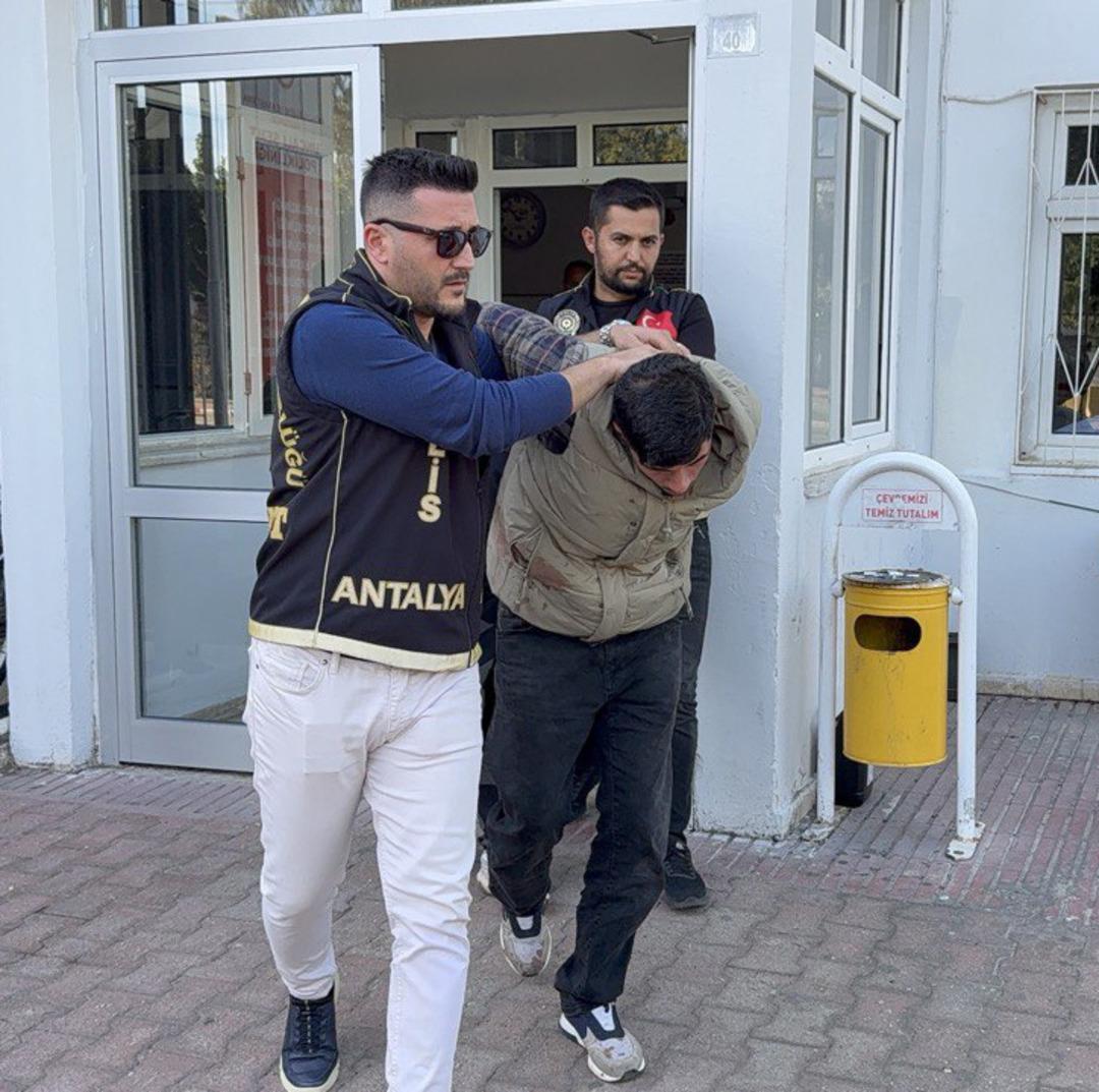 Uyardı diye bıçaklayıp öldürdüler! Antalya da kahreden olayın görüntüsü çıktı: İki hafta sonra düğünü varmış 3