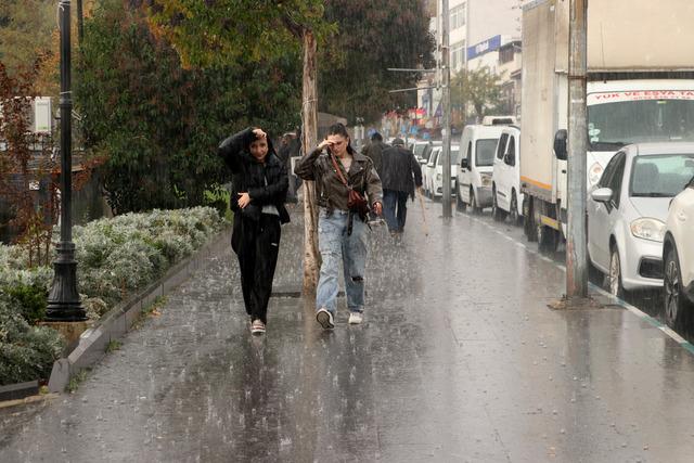 Tekirdağ ve Kırklareli nde sağanak yağış hayatı olumsuz etkiledi 1