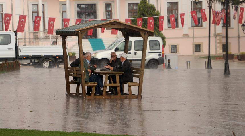 Tekirdağ ve Kırklareli'nde sağanak etkili oldu