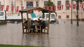 Tekirdağ ve Kırklareli'nde sağanak yağış hayatı olumsuz etkiledi
