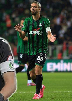 Türk futbolunun asi çocuğu Caner Erkin 6 maç sonra sahalara döndü! İlk maçında Serik Belediyespor’a karşı sarı kart gördü...
