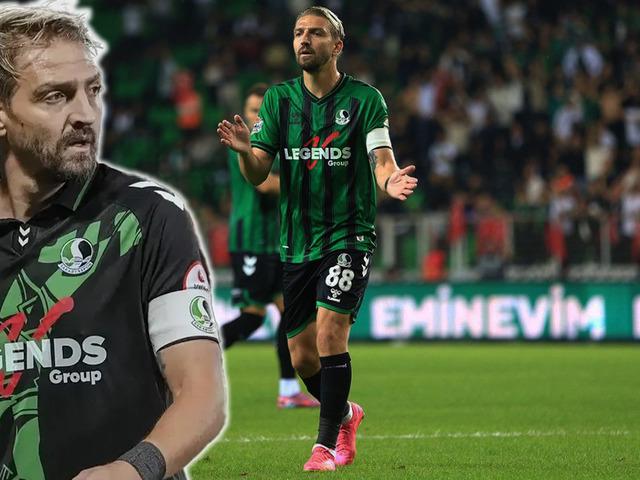 Türk futbolunun asi çocuğu Caner Erkin 6 maç sonra sahalara döndü! İlk maçında Serik Belediyespor’a karşı sarı kart gördü...