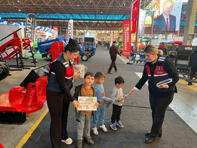 Jandarmadan tarım fuarında çiftçilere uyarı 2