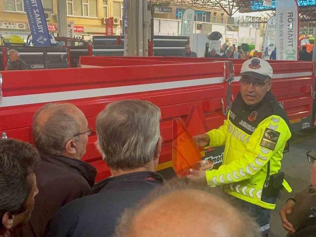 Jandarmadan tarım fuarında çiftçilere uyarı