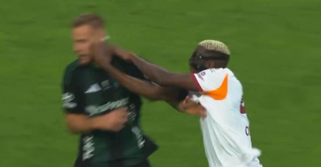 Victor Osimhen in pozisyonu ma&ccedil;ın &ouml;n&uuml;ne ge&ccedil;ti! Kırmızı kart verilir miydi? Sosyal medya ikiye b&ouml;l&uuml;nd&uuml; 1