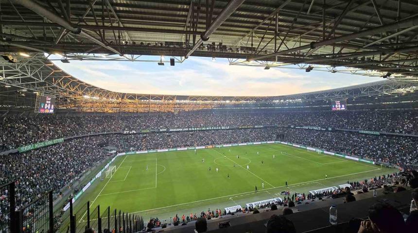 Kocaelispor - Galatasaray ma&ccedil;ında rekor kırıldı! Kocaeli halkı ma&ccedil;a akın etti