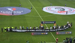 Kocaelispor - Galatasaray maçında anlamlı pankart