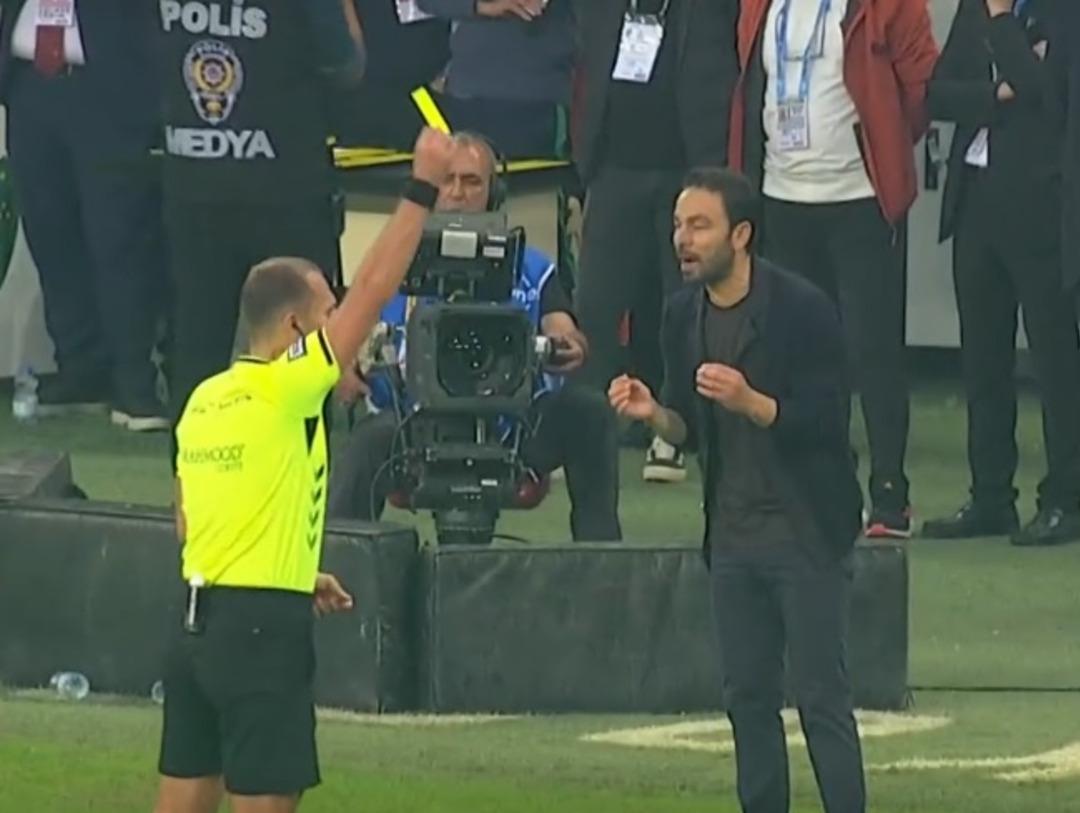 Victor Osimhen in pozisyonu ma&ccedil;ın &ouml;n&uuml;ne ge&ccedil;ti! Kırmızı kart verilir miydi? Sosyal medya ikiye b&ouml;l&uuml;nd&uuml; 2